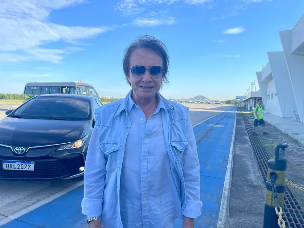 Roberto Carlos no aeroporto de Vitória em sua última visita ao estado para comemorar 82 anos de vida  Foto: Viviane Lopes