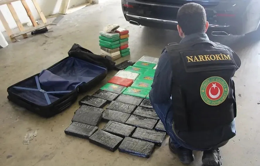 Autoridades turcas apreenderam carregamento de cocaína em carro da embaixada do Brasill - Foto: Reprodução