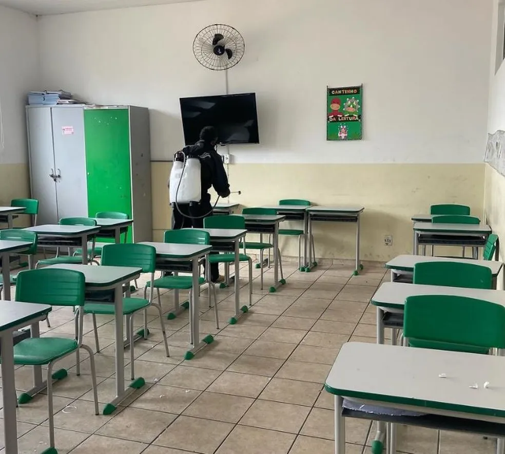 Desinfecção em escola de Santa Cruz de Minas - Foto: Instagram/ Prefeitura de Santa Cruz de Minas/ Reprodução