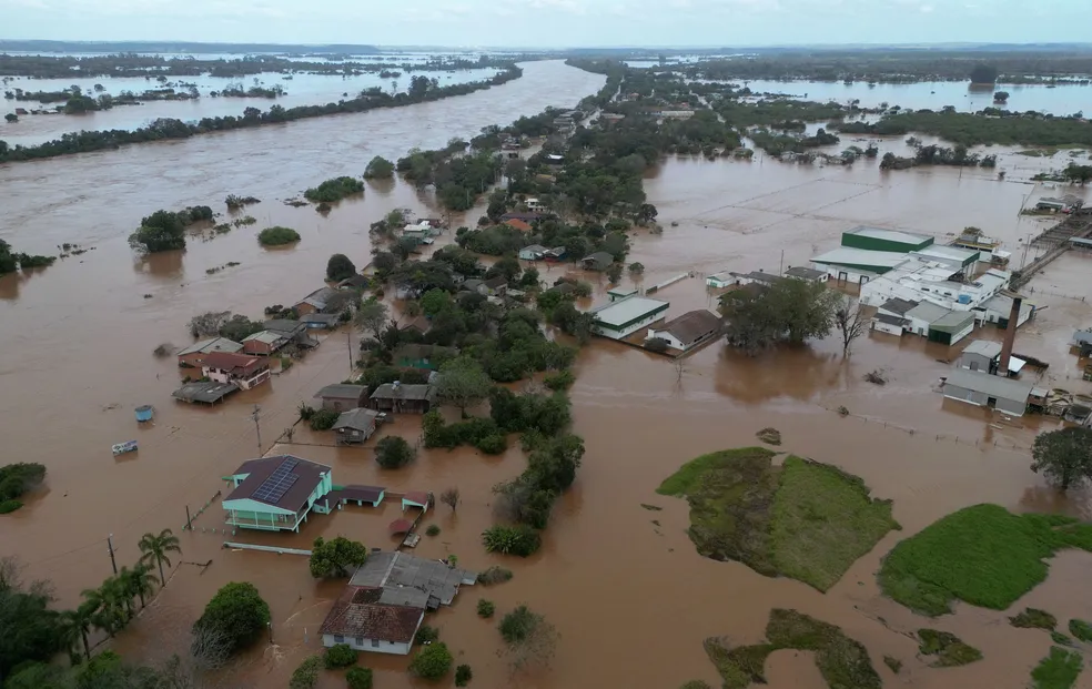 Vista aérea da cidade de Venâncio Aires, no Rio Grande do Sul, durante passagem de um ciclone extratropical em setembro  Foto: Diego Vara/Reuters