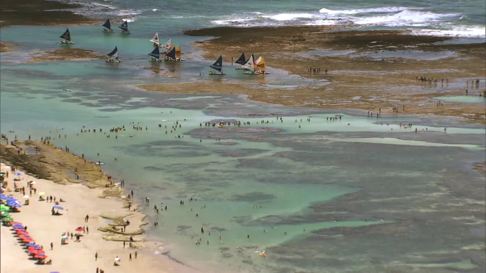 Imagem de arquivo mostra a praia de Porto de Galinhas, em Ipojuca, no Litoral Sul de Pernambuco - Foto: Reprodução/TV Globo