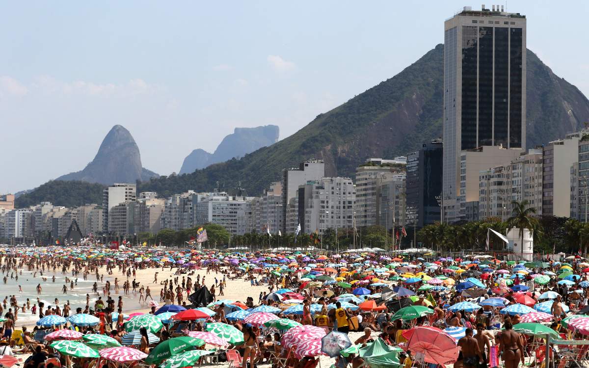 O intenso calor registrado principalmente no Sudeste e no Centro-Oeste do Brasil deve continuar ao longo de toda a semana