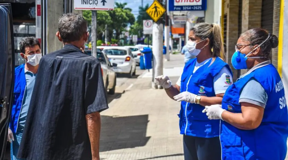 Equipes de abordagem social de Linhares, ES, vão distribuir água para pessoas em situação de rua ?- Foto: Divulgação/Prefeitura de Linhares