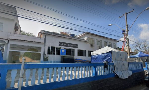 Câmara Municipal de Apiacá: votação pode acontecer na segunda-feira (4). (Reprodução/Google Street View)