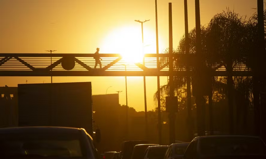 Calorão registrado no Rio ?- Foto: Domingos Peixoto/Agência O Globo