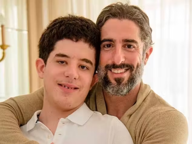 Cheio de orgulho e emoção, Marcos Mion divulga que Romeo, seu filho autista, vai realizar o sonho de se apresentar no Caldeirão. - Foto: reprodução/Instagram @marcosmion
