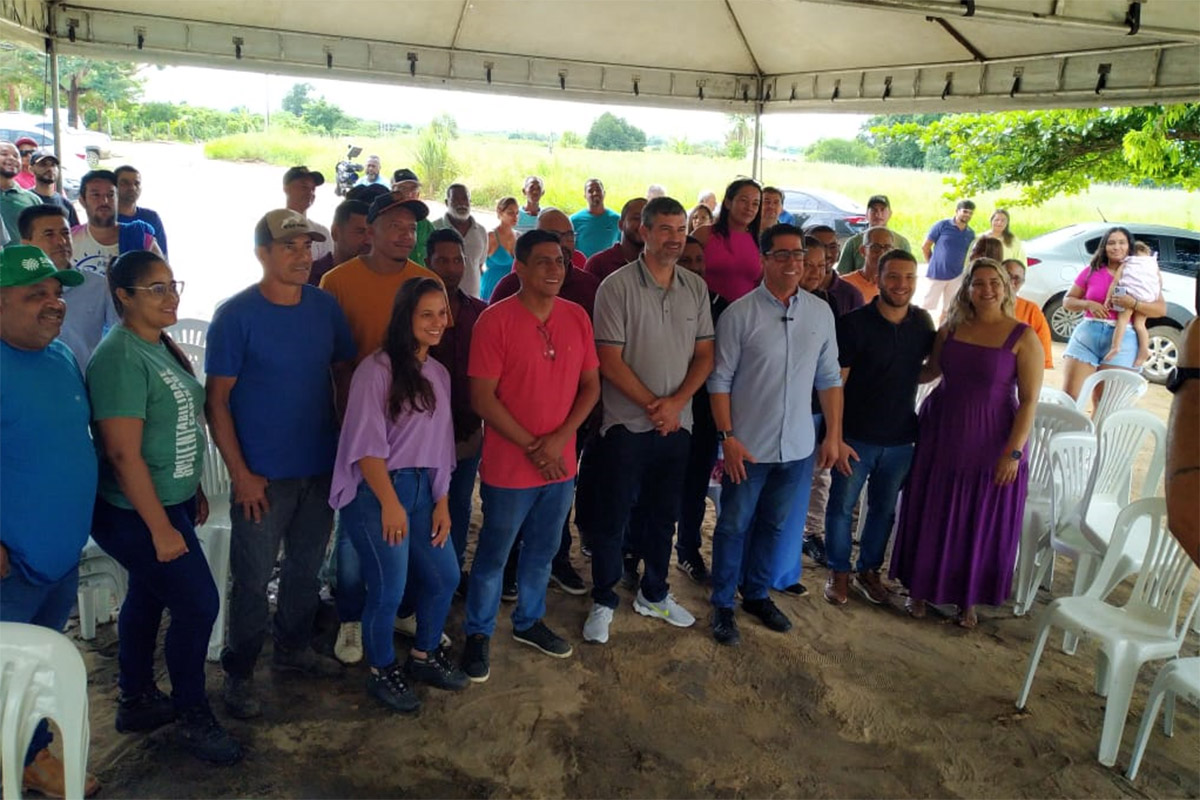 Agricultores participaram do ato de entrega, que contou com a presença do presidente Marcelo Santos / Foto: Aldo Aldesco