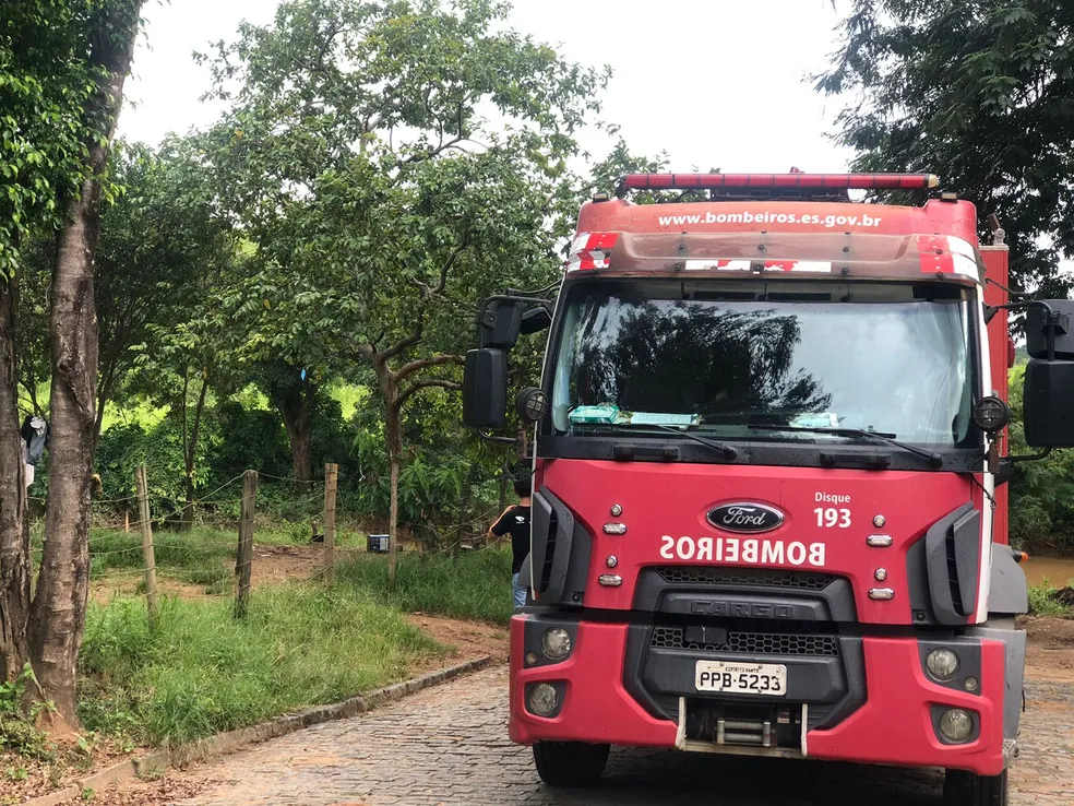 Caminhão do Corpo de Bombeiros ?- Foto: Thomaz Albano/ TV Gazeta