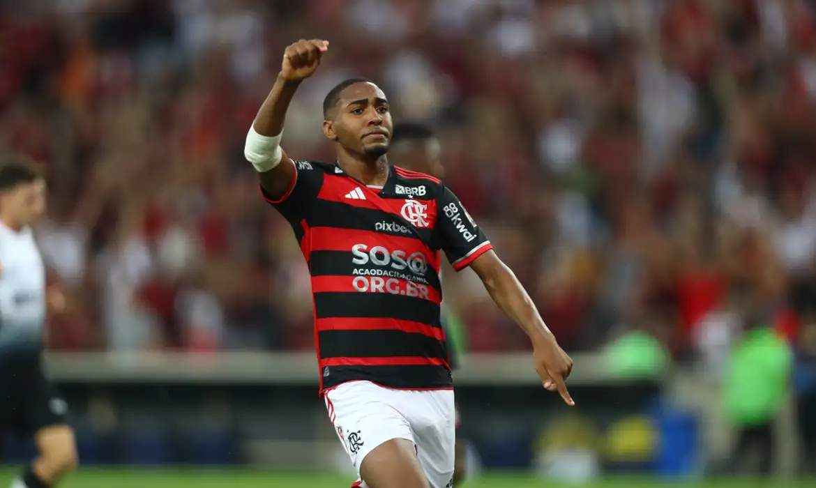 Foto: Gilvan de Souza / Flamengo / O garoto Lorran, de apenas 17 anos, fez o segundo gol do Flamengo na vitória sobre o Corinthians