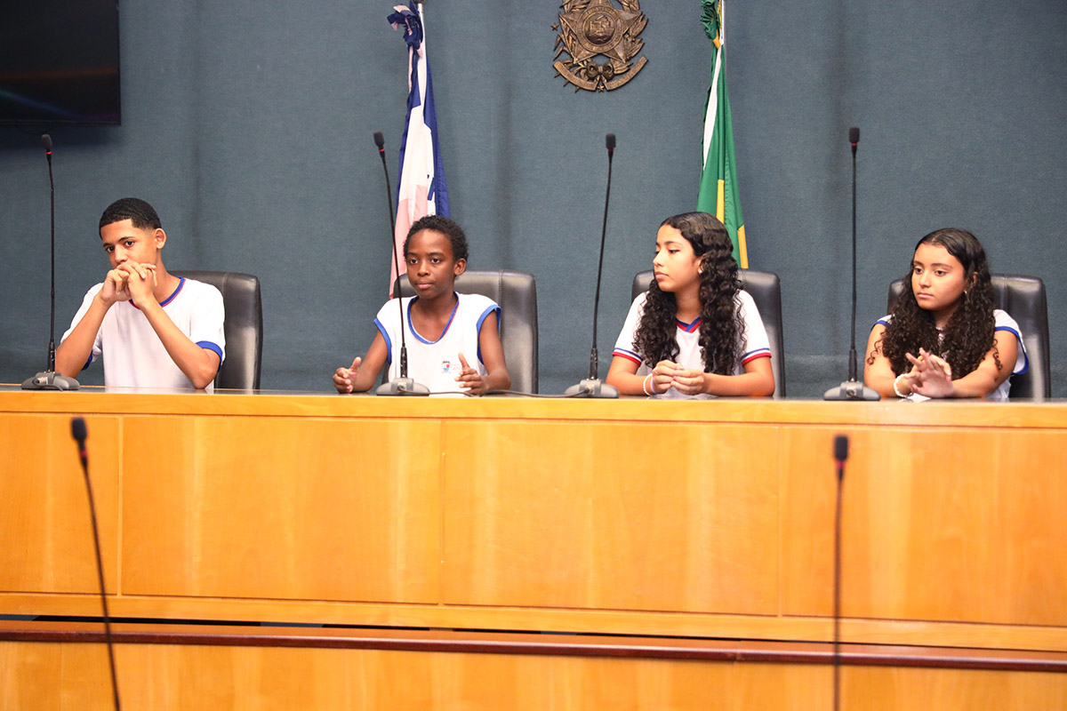 Estudantes durante simulação da votação de um projeto de lei / Foto: Gustavo Cardoso