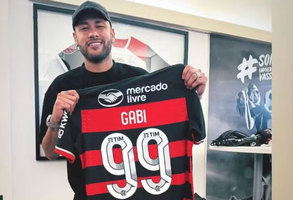 Neymar com a camisa que ganhou do ex-cunhado Gabigol ?- Foto: Instagram