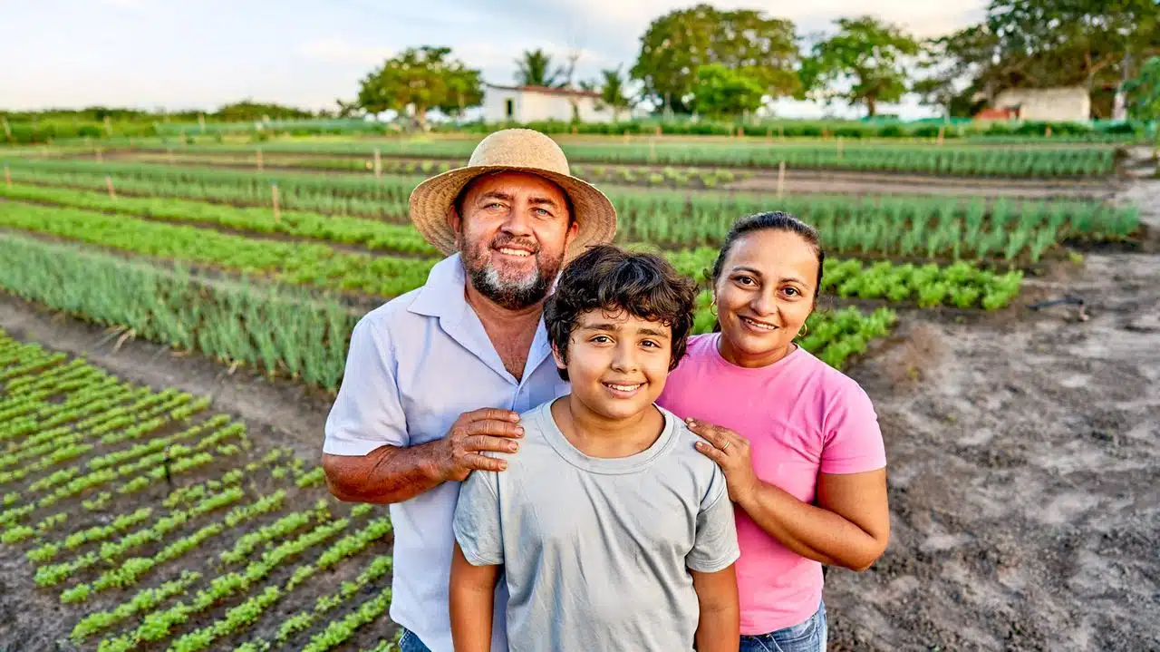 Fotos: Divulgação/Tipz Comunicação Leia mais em: https://conexaosafra.com/agricultura-familiar/plano-safra-da-agricultura-familiar-e-lancado-no-espirito-santo/