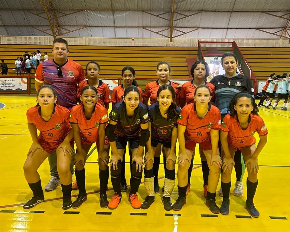 Foto: Reprodução / Equipe futsal feminino infantil da EMEF Dr. Adalton Santos (Polivalente), campeã estadual na categoria 