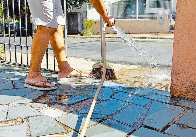 As prefeituras da Grande Vitória possuem canais para denunciar desperdício de água. Foto: Divulgação