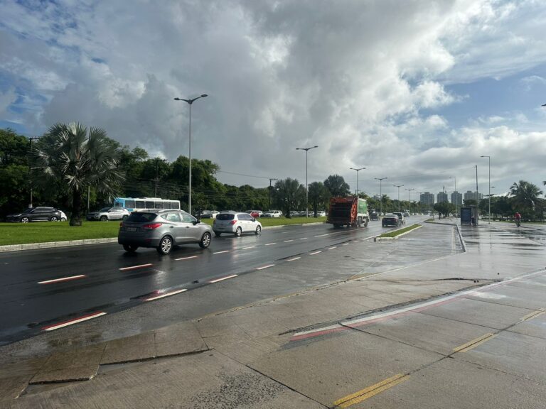 Tempo nublado na Orla de Camburi, em Vito?ria. Foto: Danielli Saquetto