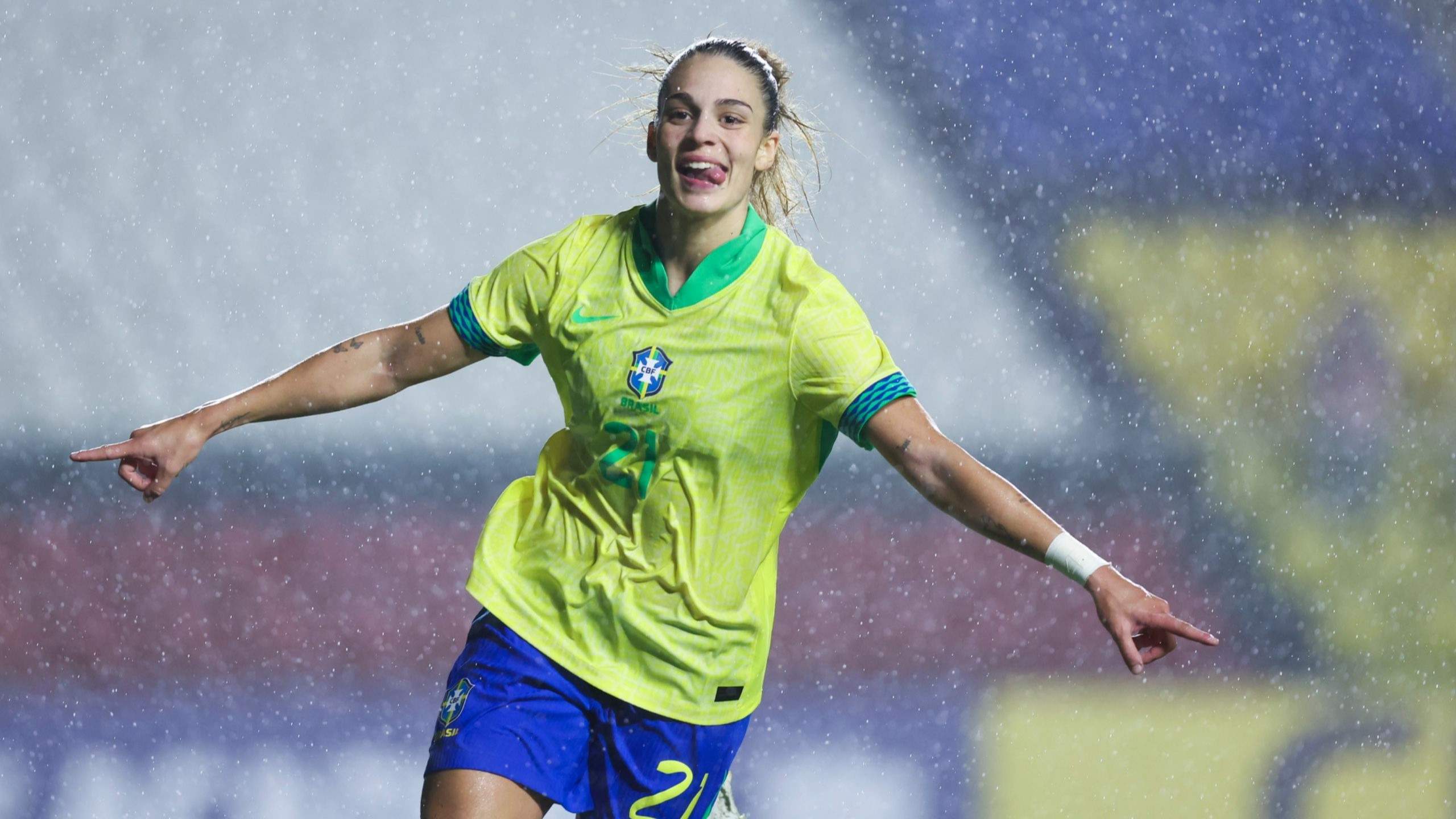 Foto: Lívia Villas Boas/CBF/Gio Queiroz abre os braços para comemorar o segundo gol do Brasil na vitória sobre a Colômbia