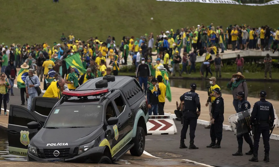 Manifestantes fazem ato contra governo no dia 8 de janeiro 2023. Foto: Joedson Alves/Agência Brasil