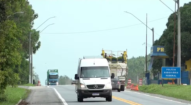 Homem sequestra filha da ex com carro roubado e é preso enquanto fugia do Espírito Santo para a Bahia. ? Foto: TV Gazeta