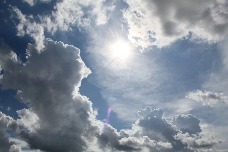 Semana começa com sol e chuva rápida no ES