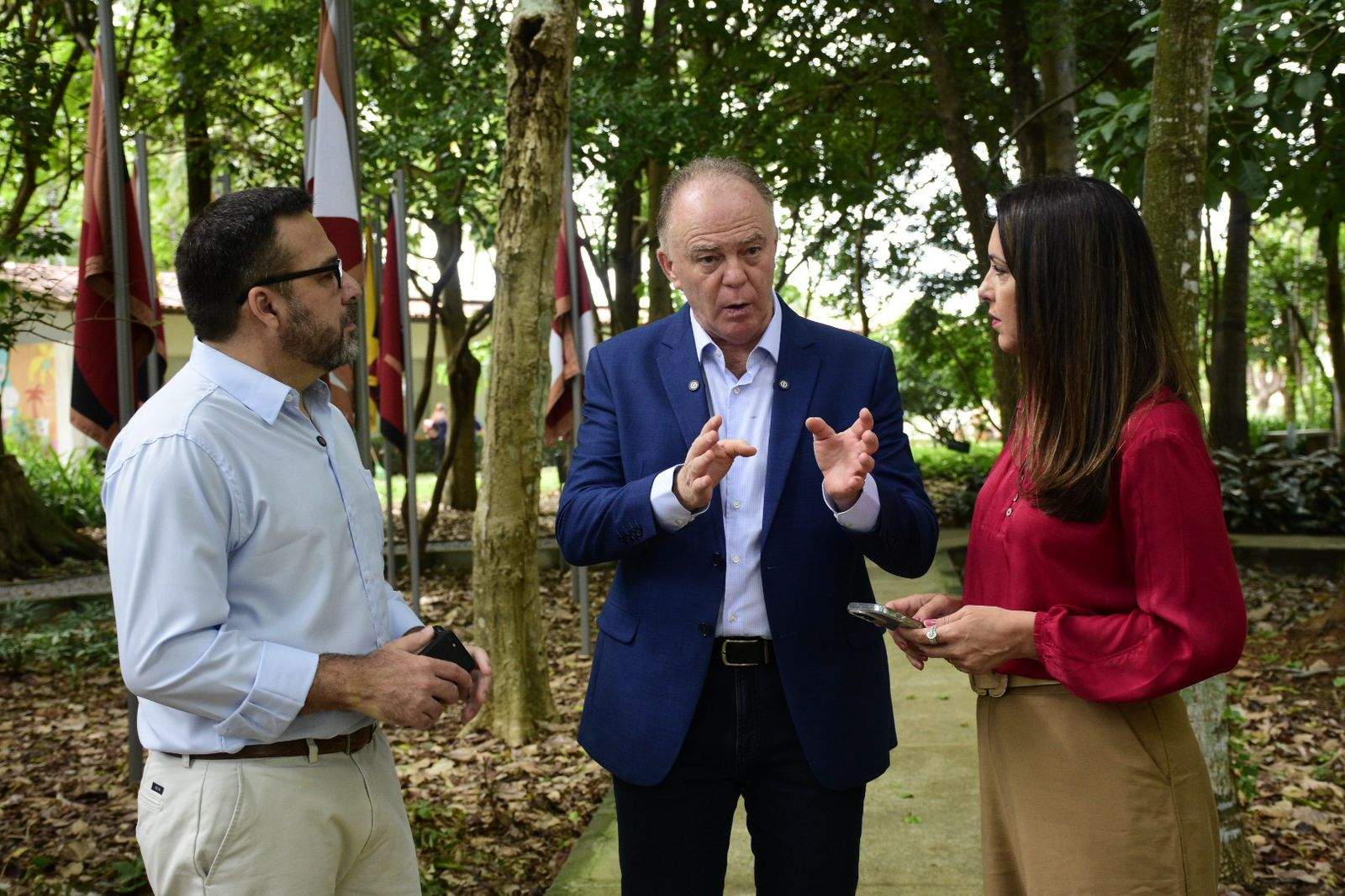 Foto: Thiago Soares/Folha Vitória/Governador em entrevista a Edu Kopernick e Juliana Lyra: "Não quero briga, quero trabalhar"