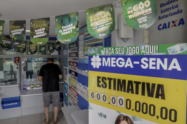 Mega da Virada de 2024 pode dar prêmio recorde de R$ 600 milhões.  Foto: Joédson Alves/Agência Brasil via BBC