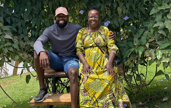 Augusto Alfredo Adriano, de 35 anos, e sua mãe, Maria Aida, 63, durante visita dela ao Espírito Santo. (Acervo pessoal)