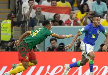 Brasil perde para Camarões no fechamento da fase de grupos, mas passa como líder do grupo