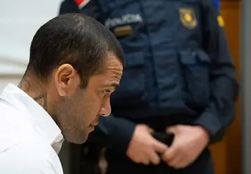 Justiça da Espanha concede liberdade provisória a Daniel Alves sob fiança de R$ 5,4 milhões