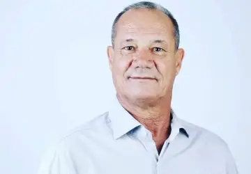 Sem ex-prefeito na disputa, Carlinhos Lírio dispara em todos os cenários