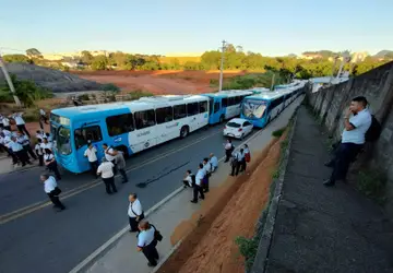 Sem ônibus! Paralisação de rodoviários pega passageiros de surpresa na Grande Vitória