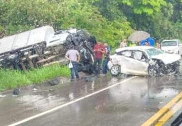 Acidente entre carros e caminhão deixa um ferido em Aracruz