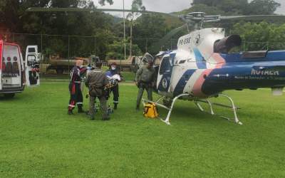 Homem é socorrido de helicóptero após se afogar em rio em Santa Leopoldina