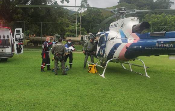 Homem é socorrido de helicóptero após se afogar em rio em Santa Leopoldina