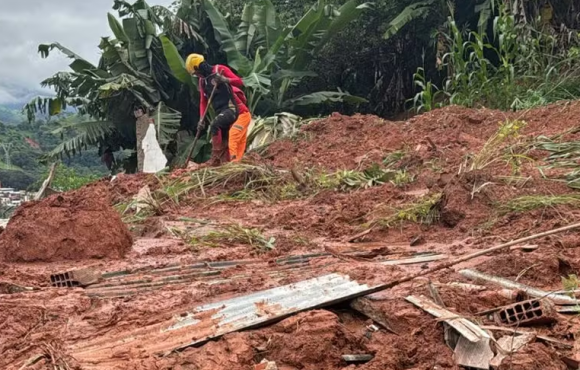 Pelo menos cinco pessoas morrem em decorrência de chuvas que atingem Ipatinga (MG)