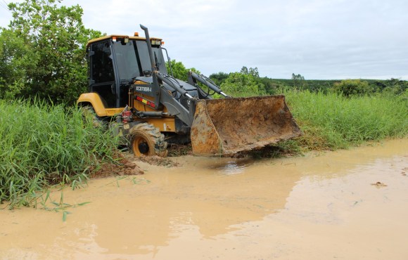 Prefeitura de Jaguaré realiza obras de limpeza em barragens