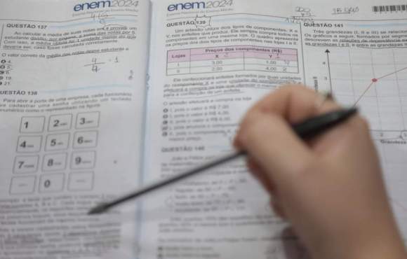 Enem 2024 teve 12 redações com nota mil no país; só uma é da rede pública